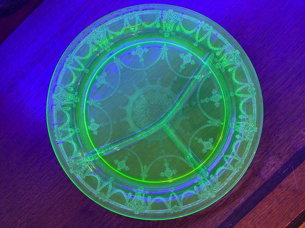 Vintage Anchor Hocking 10.5” Uranium Glass Cameo Ballerina Grill Plate